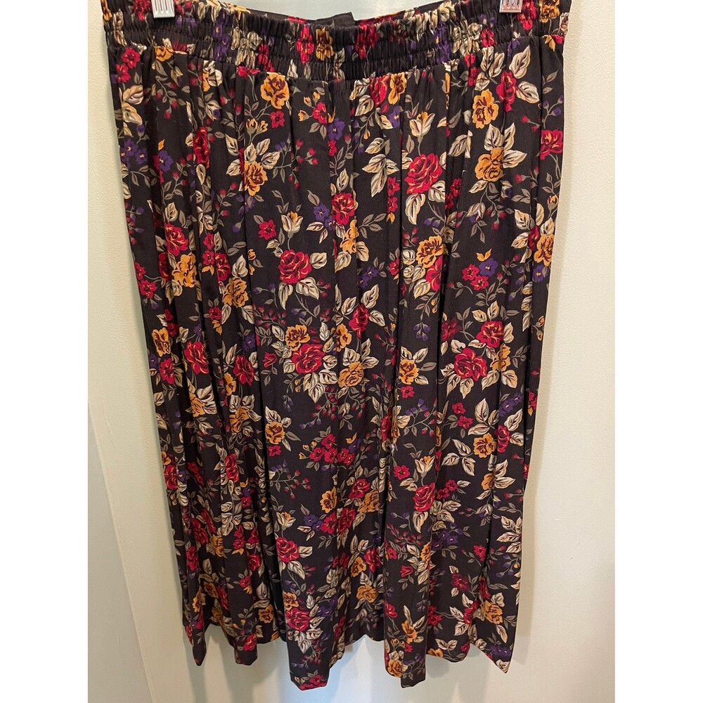 SAG Harbor black floral skirt size L